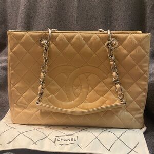 CHANEL Grand shopping leather tote